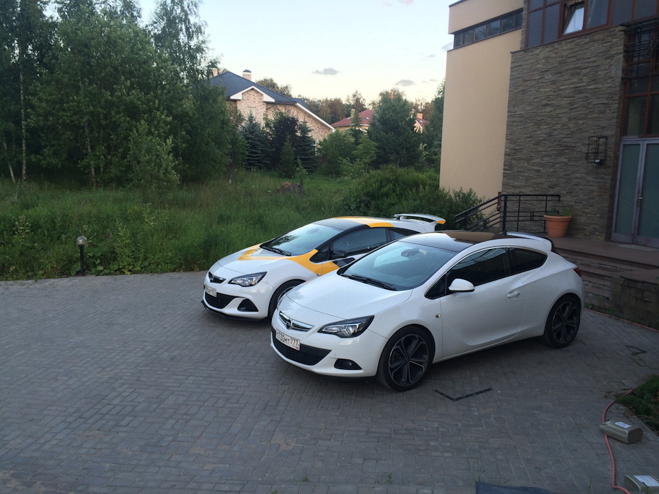 Opel Astra GTC С панорамной