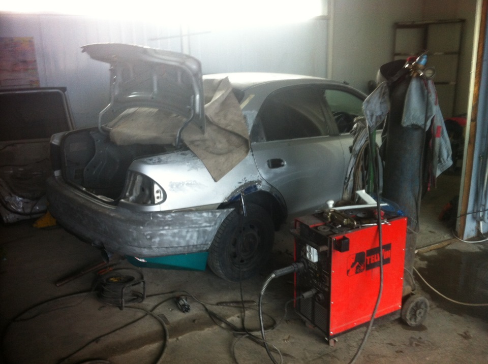 Переезд в малярный цех — Mazda Familia (BH), 1,5 л, 1996 года ...