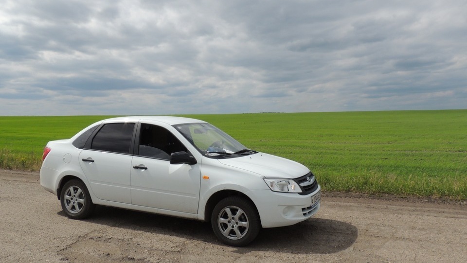 Фото lada granta белая