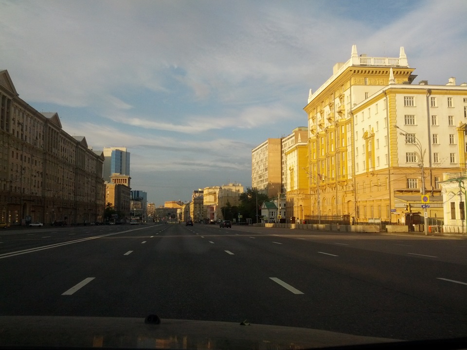 Пустая москва. Пустой город Москва. Пустая Москва фото. Есть ли в России новые пустые города.