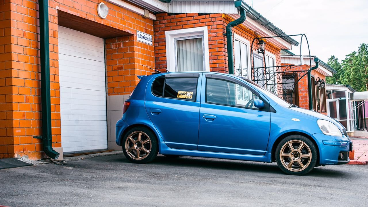 Тойота Vitz RS