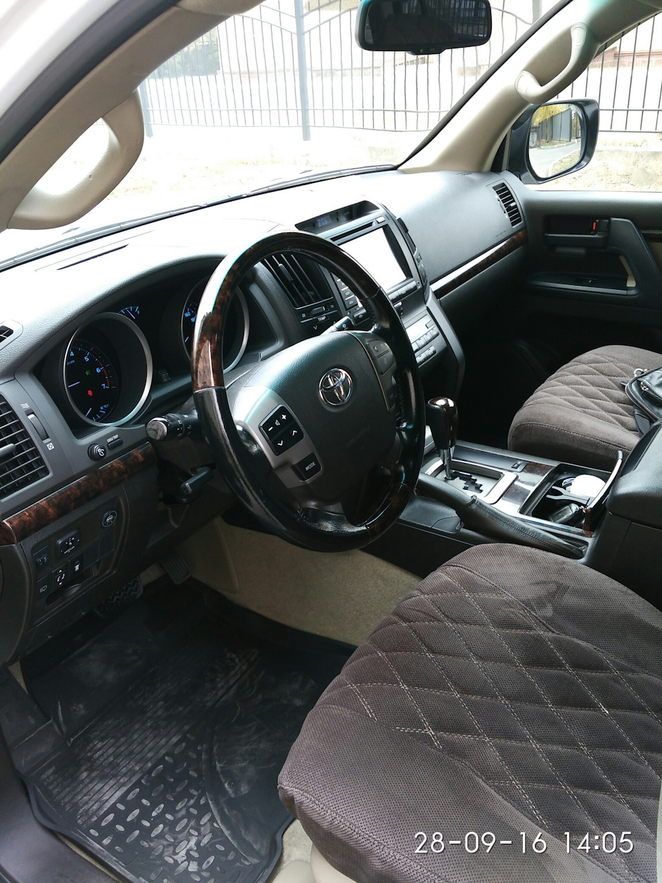Чехлы на Zakaz… — Toyota Land Cruiser 200, 4 л, 2007 года | другое | DRIVE2