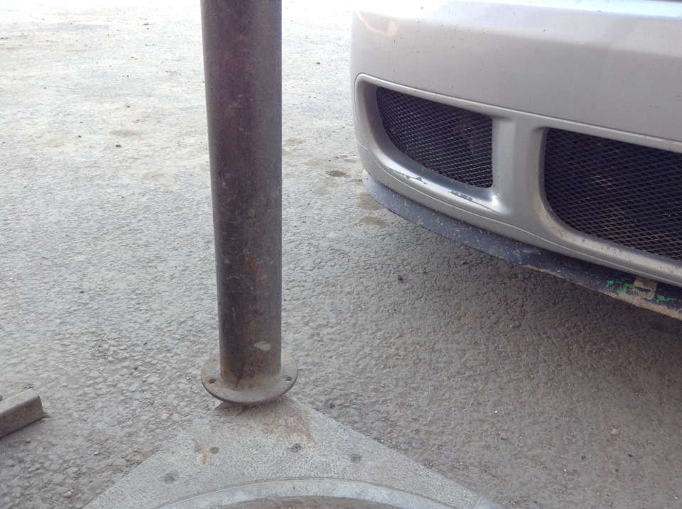 Поцарапали бампер — Volkswagen Golf Mk4, 2,3 л, 1999 года | другое | DRIVE2