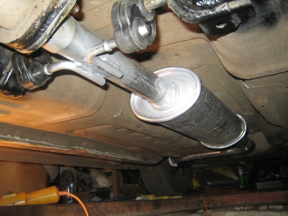 Прогорел глушитель ваз 2107. Как снять резонатор. Пламегаситель на ваз 2114 8 клапанов. Как снять резонатор. Прогорел глушитель ваз приора.