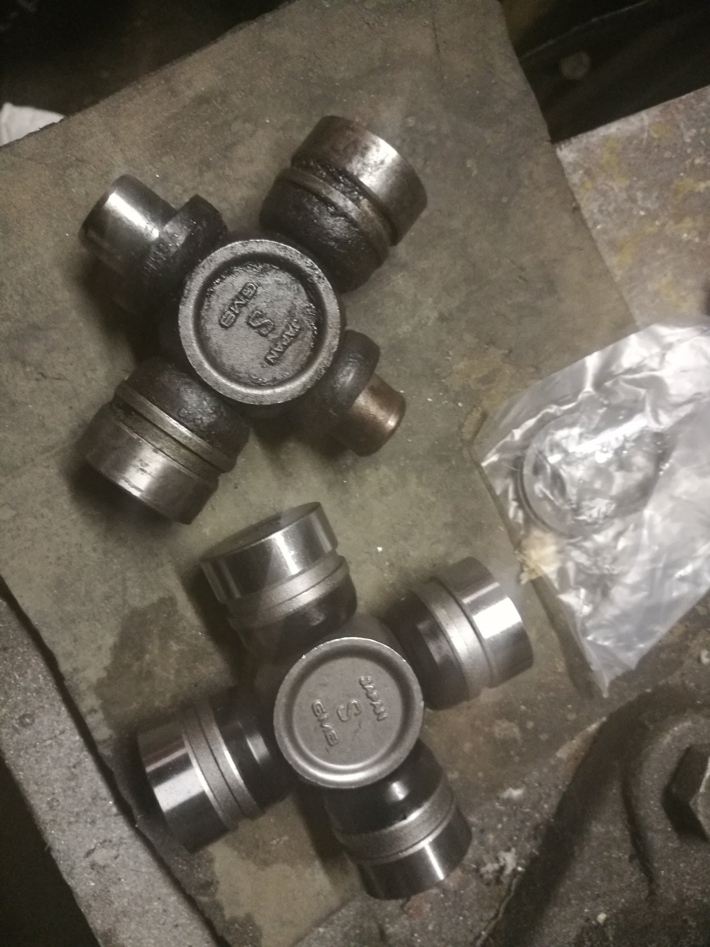 крестовины nissan. крестовина заднего карданного вала ниссан патрол 1989. крестовина nissan gmb gun-28. крестовина карданного вала ниссан мистраль 2. крестовина рулевого кардана ниссан санни fb15.