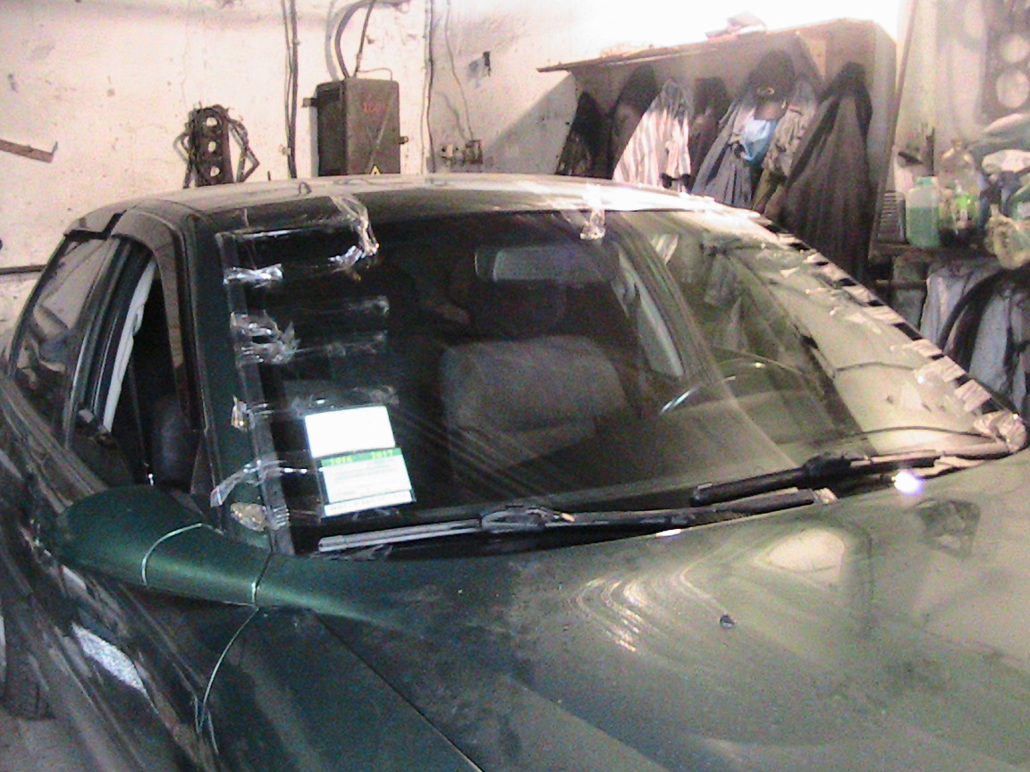 Лобовое вектра б. Opel Vectra a 1994 молдинг лобового стекла. Пластик лобового стекла Opel Vectra b. Лобовое стекло Опель Вектра с. Лобовое стекло Опель Вектра б.