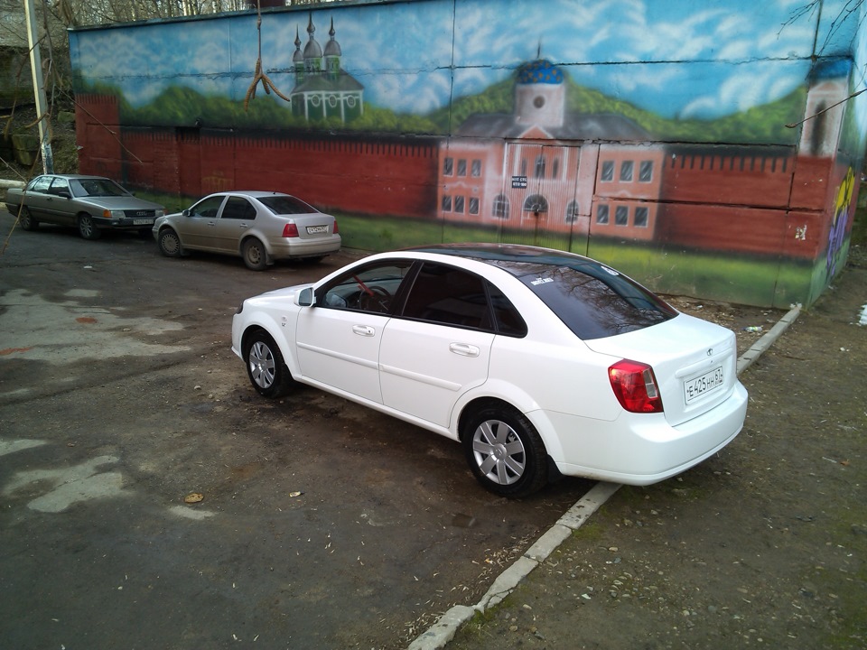 Chevrolet Lacetti красный с черной крышей