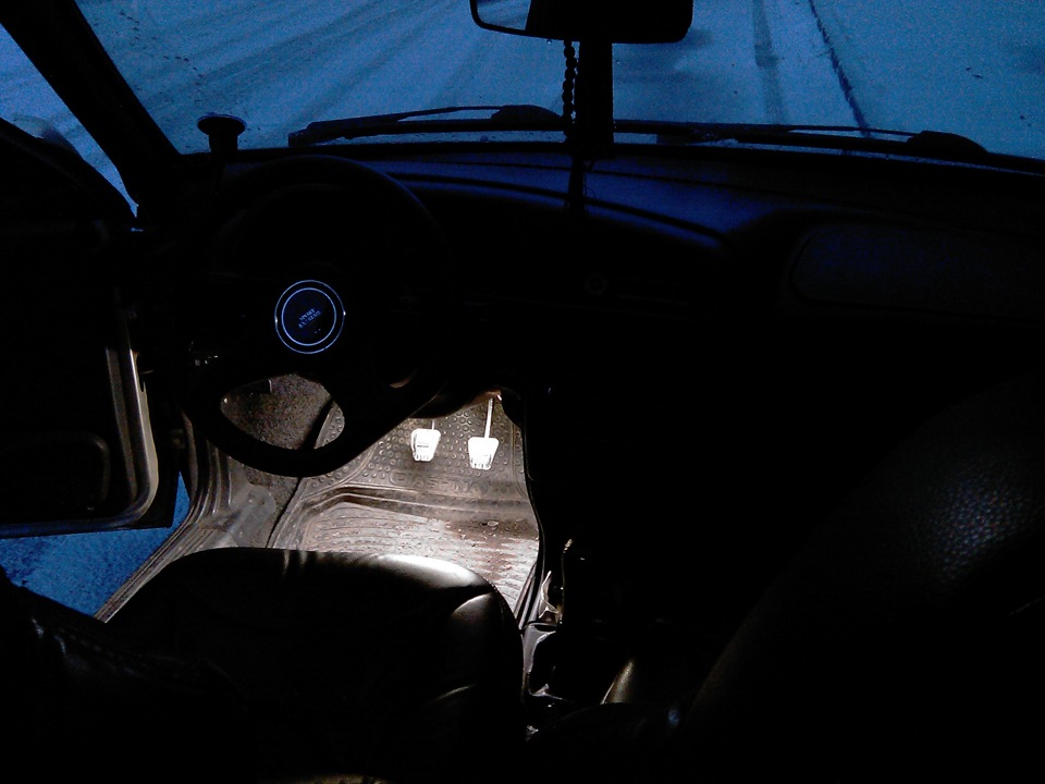 15. Подсветка в ноги =)) — Lada 2114, 1,5 л, 2004 года | тюнинг | DRIVE2