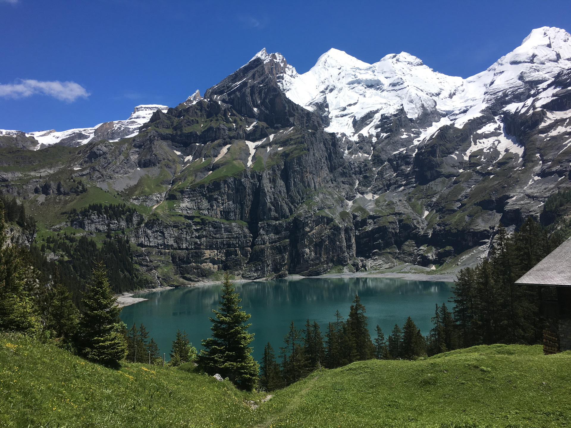 Рассмотрите фото швейцарских альп. Швейцарские Альпы фото. Швейцарские Альпы пик де-ла-ТСА. Картинки красоты Швейцарии. Альпы Швейцария фото летом.