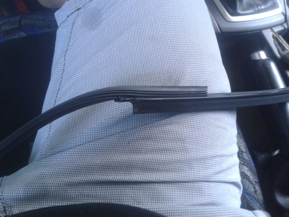 Замена резинок на бескаркасных дворниках — Ford Focus II Sedan, 1,8 л ...