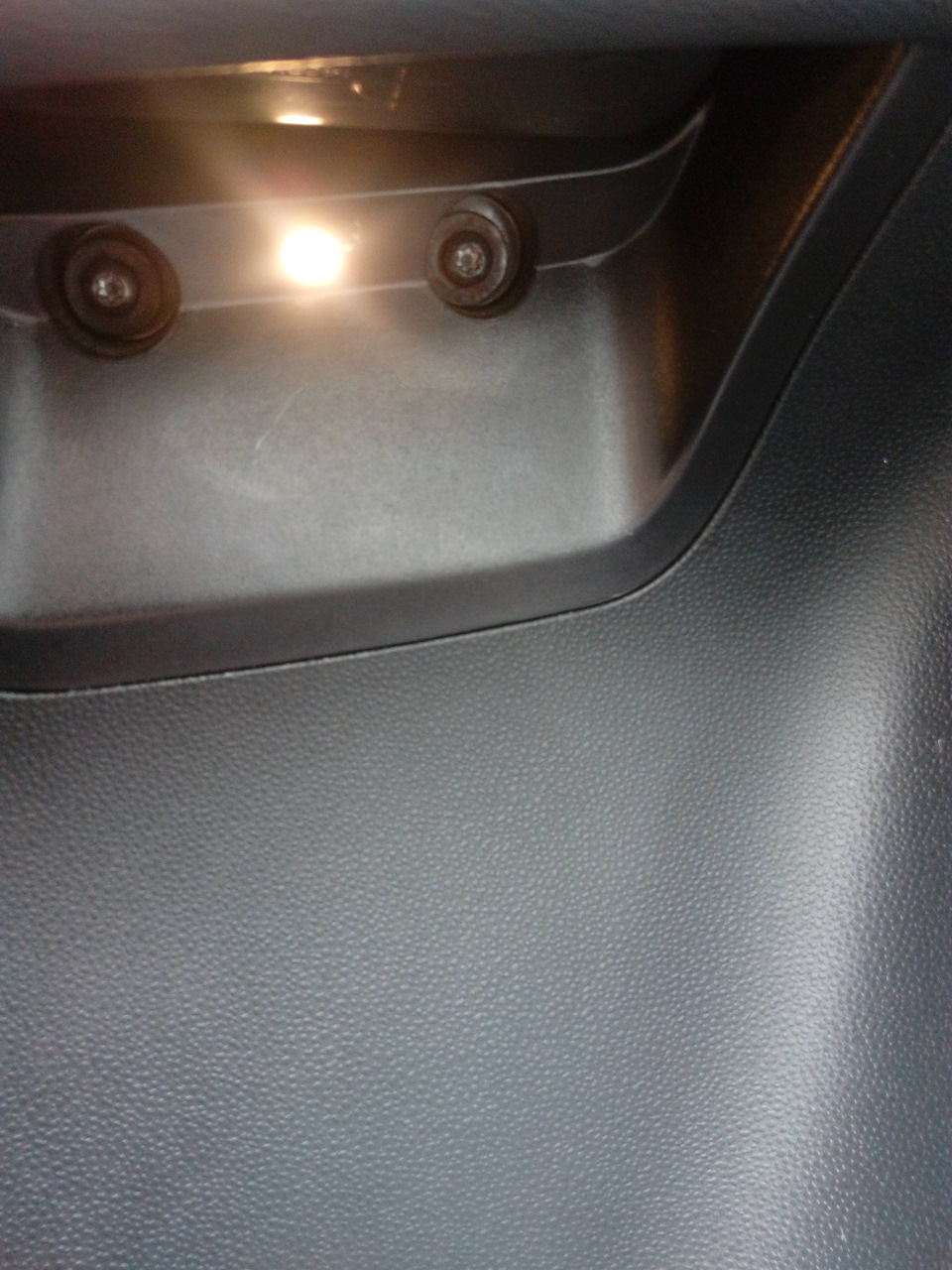 Свет днем, он в жизни не такой желтый). — Volvo XC60 (1G)