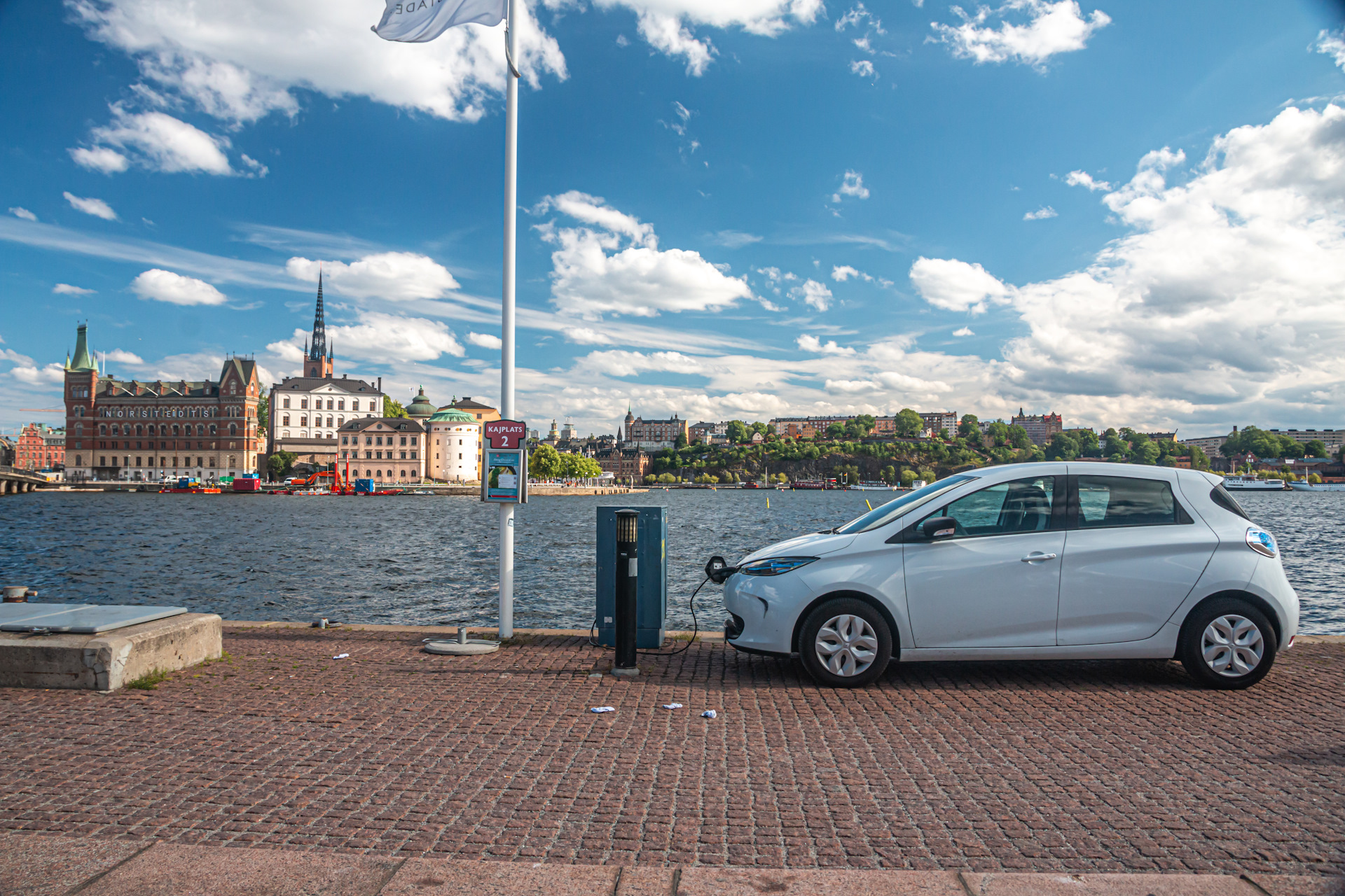 На каких машинах (кроме Volvo) ездят в Стокгольме? — Volvo XC60 (2G), 2 л,  2019 года | путешествие | DRIVE2