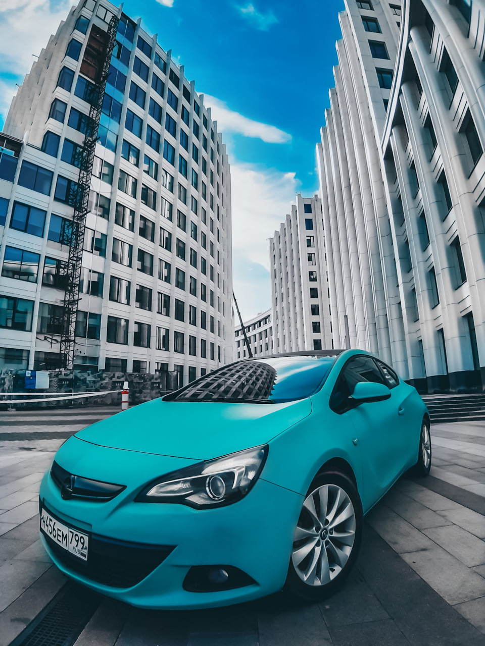 Opel Astra j GTC голубая