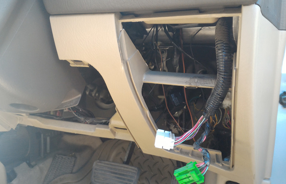 Видно что предыдущие хозяева как-то неаккуратно делали работы по монтажу — Honda Civic Ferio (7G)