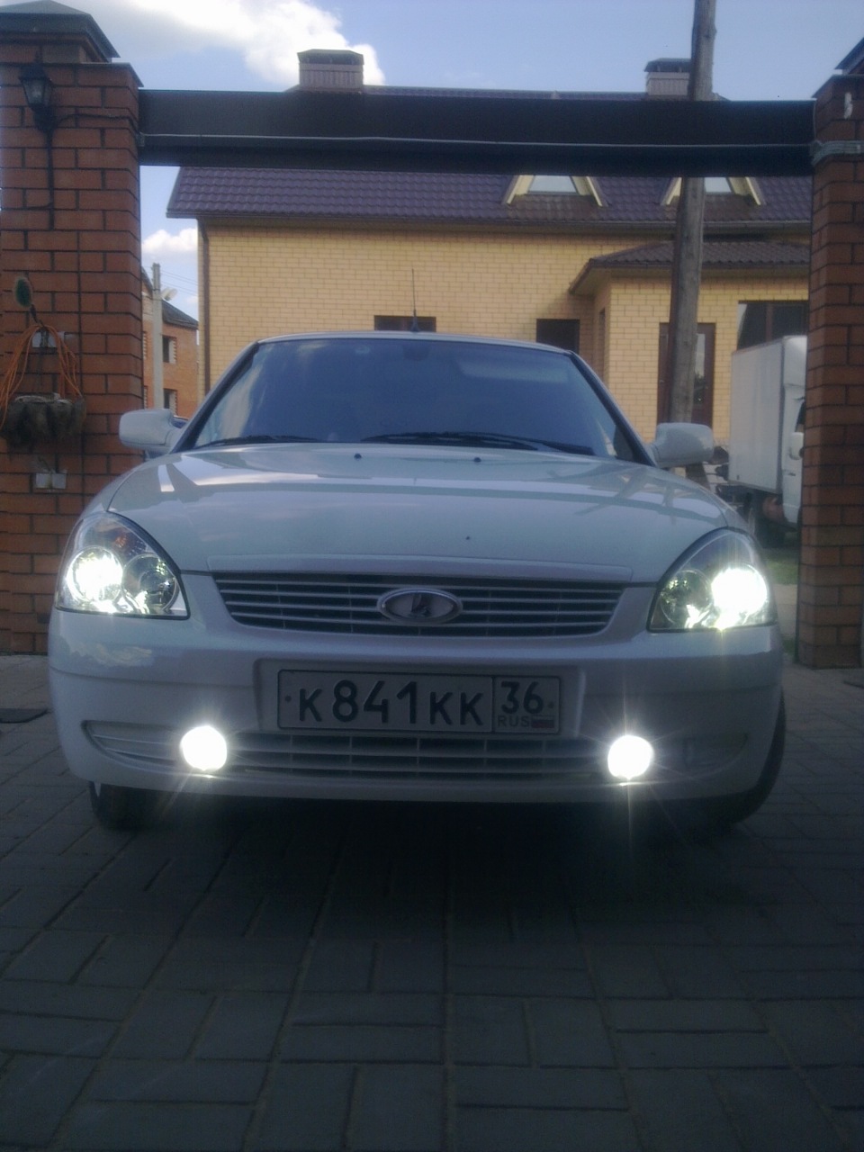 Ксенон в ПТФ и в Ближний Sho-me 5000k — LADA Приора хэтчбек, 1,6 л ...