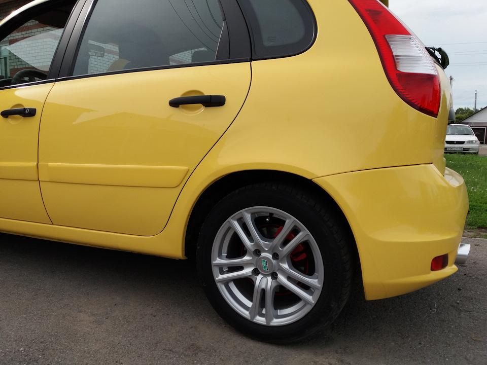 Диски калина спорт 1. Лада Калина спорт цвет краски желтый. Девфи -50 Калина спорт. Цвет краски Лада Калина спорт. Калина спорт премьер.