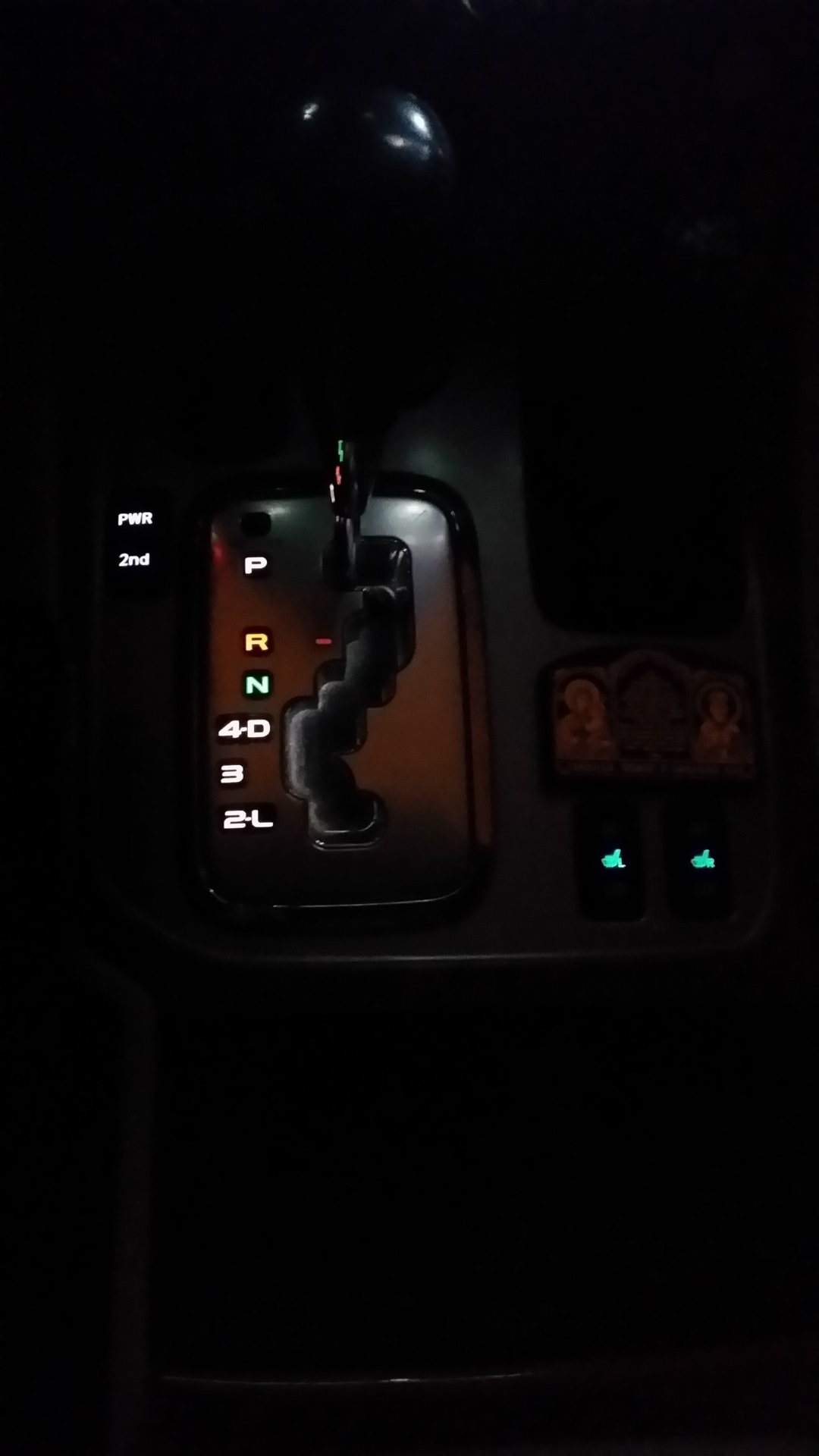Подсветка кнопок тойота. Land Cruiser 120 подсветка кнопок. Подсветка АКПП Прадо 120. Лампочки для подсветки кнопок Toyota Land Cruiser 100. Подсветка кнопок Land Cruiser 100.