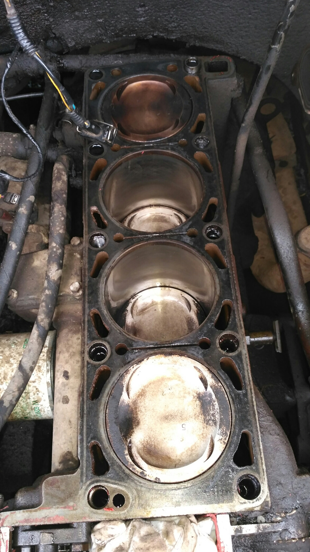 Гранта пробило прокладку гбц. Прокладка гбц 2108 1. 5 инжектор. Гранта пробило прокладку гбц. Пробитие прокладки гбц.