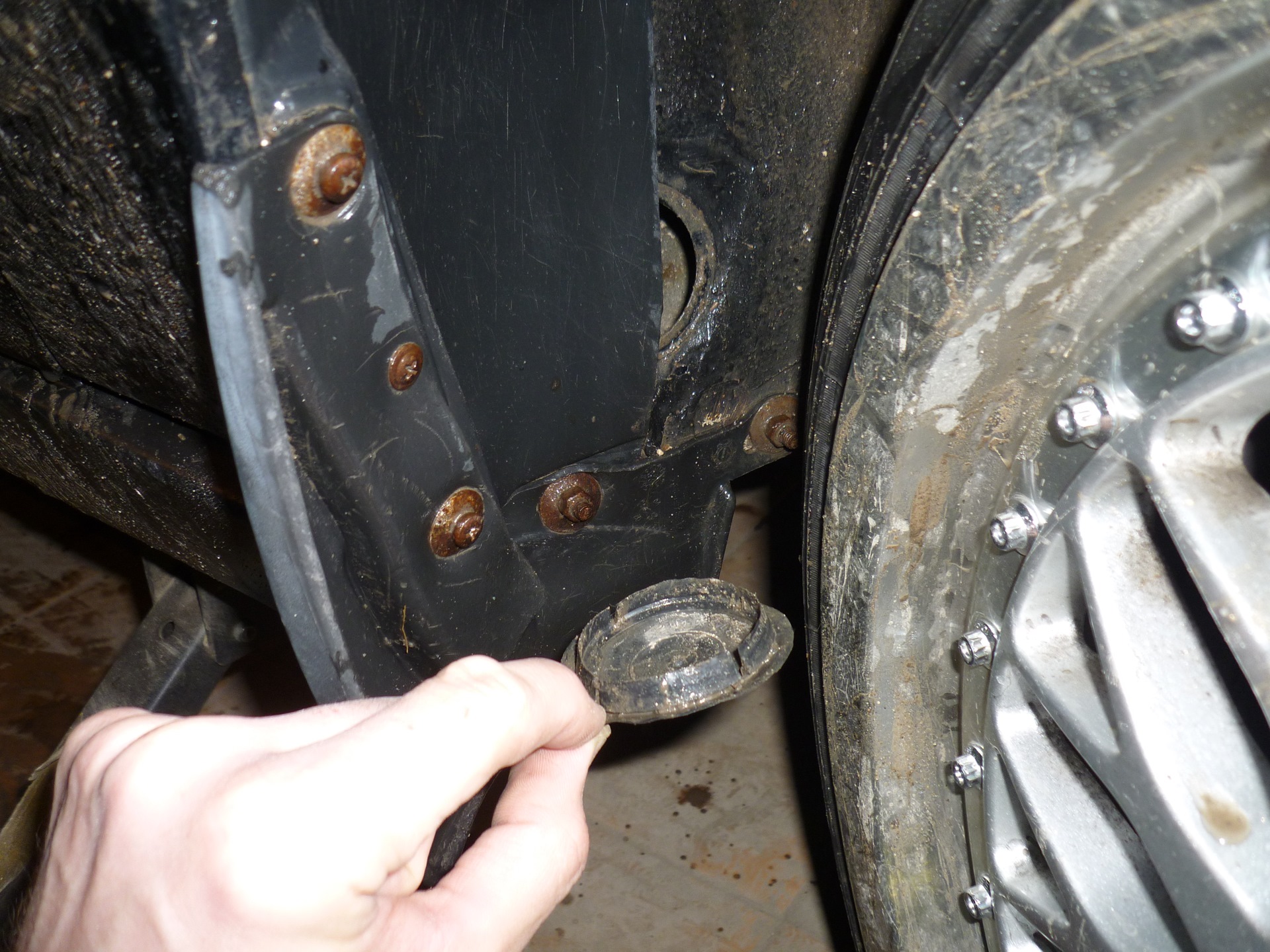 Приора с дырочкой в правом боку :))) — Lada Приора хэтчбек, 1,6 л, 2008 ...