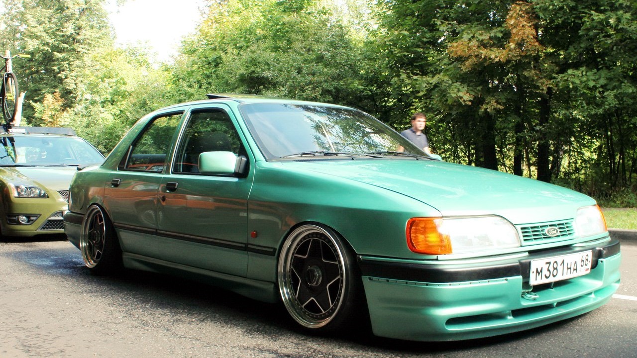 Зеленый низко. Ford Sierra стенс. Ford Sierra mk2. Ford Sierra mk2 Coupe. Ford Sierra stance.