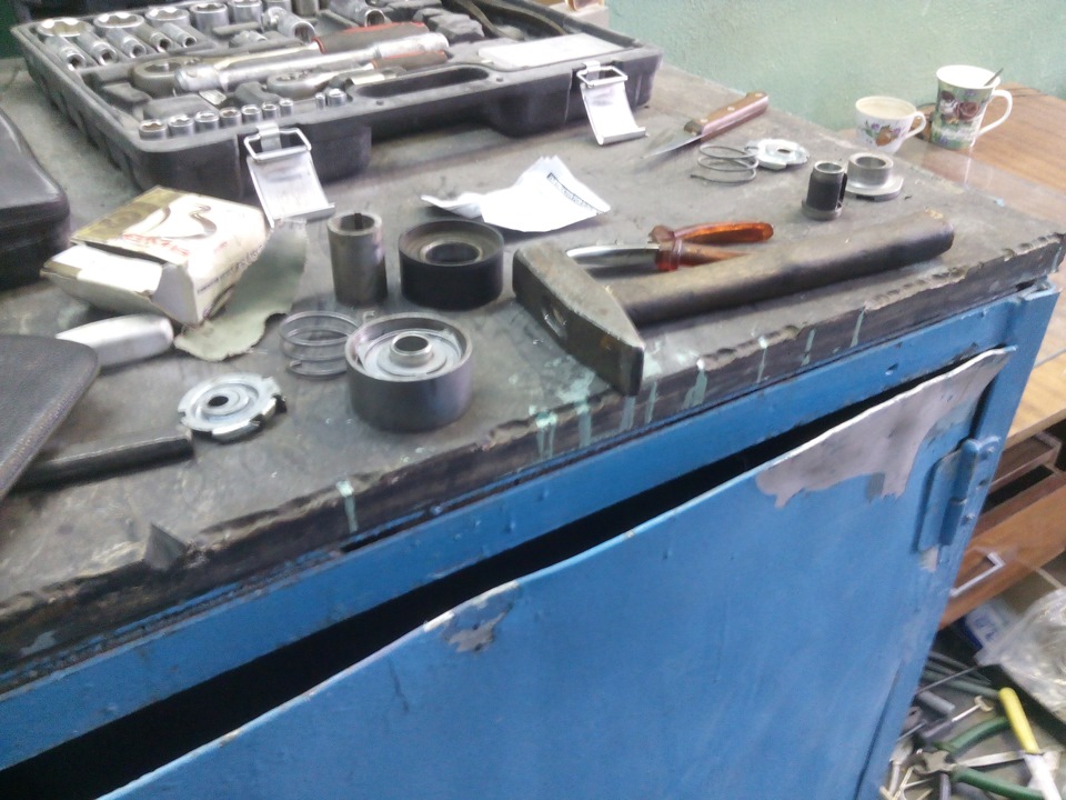 Замена натяжного ролика ГРМ — Lada Приора хэтчбек, 1,6 л, 2009 года ...