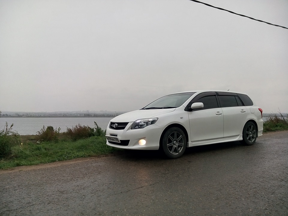 Toyota Corolla Fielder 2013 stance