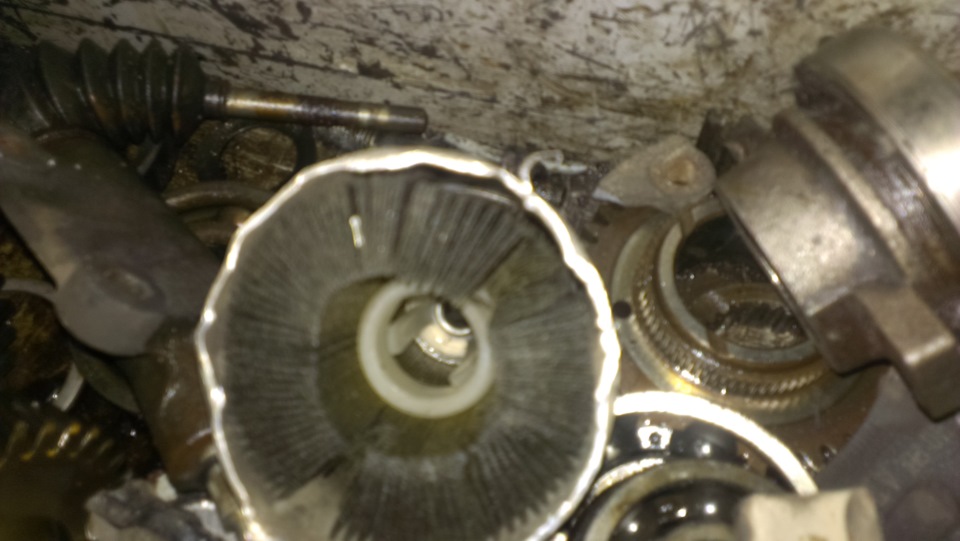 28 — замена бензинового фильтра — Mercedes-Benz E-class (W210), 4,2 л ...