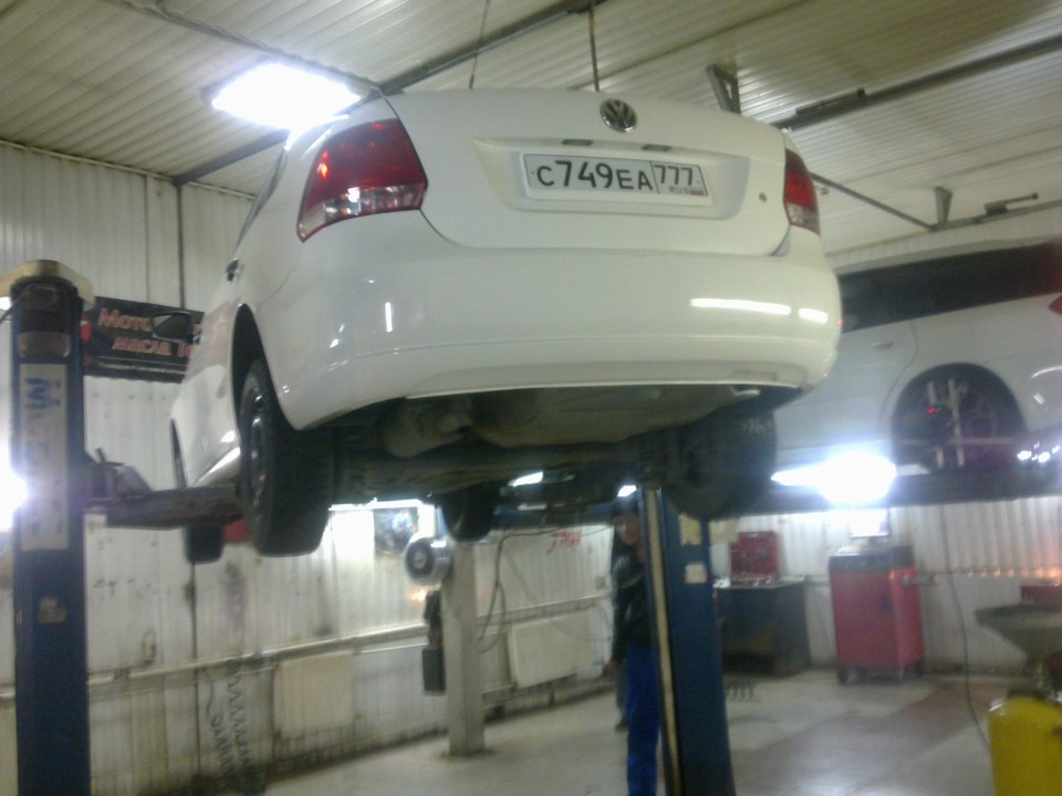 замена топливного фильтра и чистка инжектора — Volkswagen Polo Sedan, 1 ...