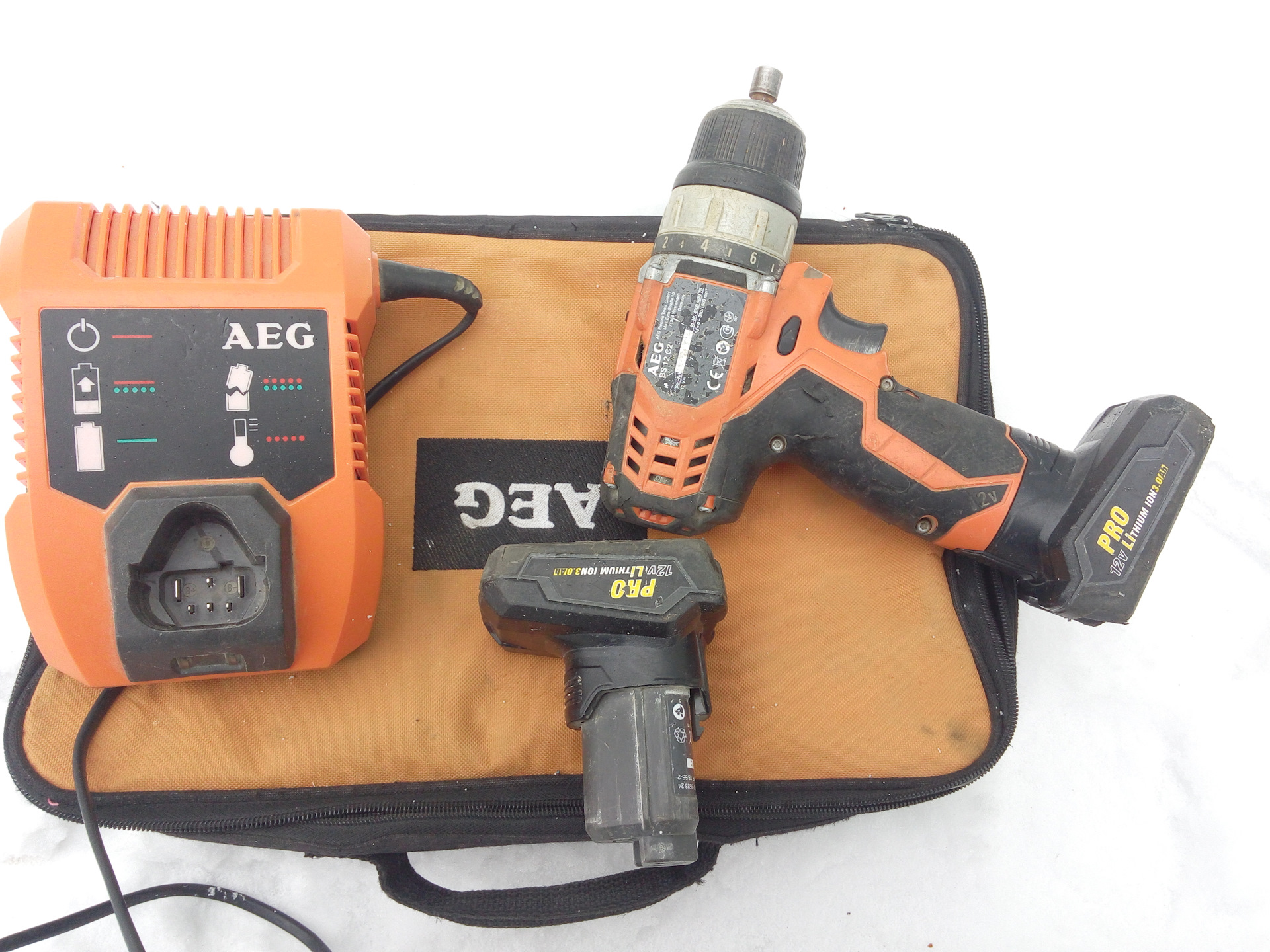 Шуруповёрт аккумуляторный аег 18. Шуруповерт aeg bs12 g3. Дрель аккумуляторная aeg 18 вольт. Аег шуруповерт aeg bs12 g 2. Дрель-шуруповерт aeg bbs 12c2 li-202c kit 1.