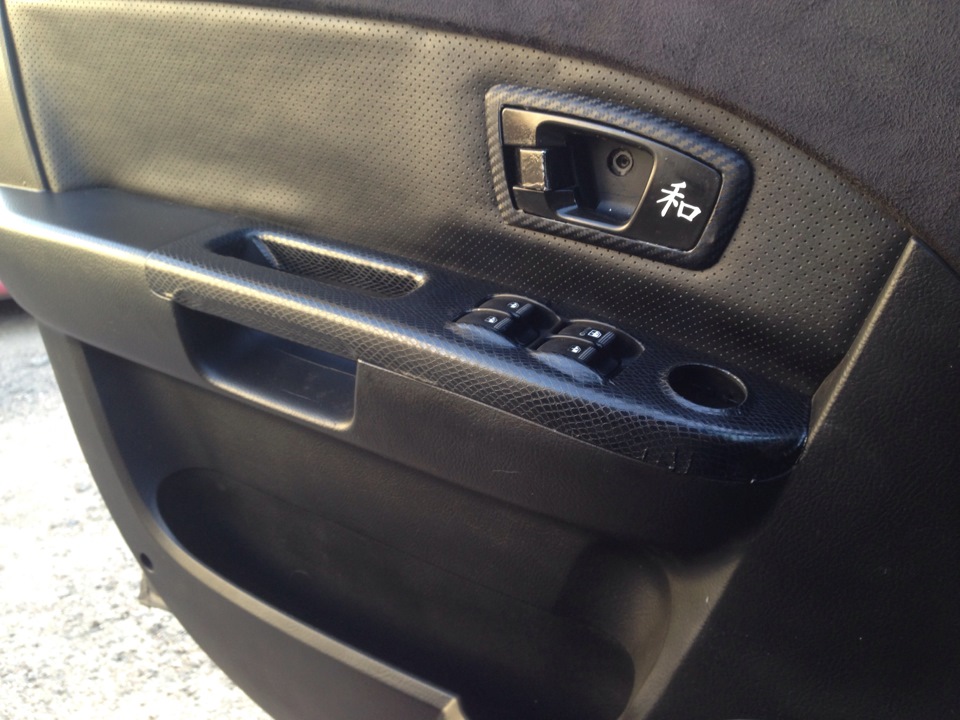 Обтяжка частей салона кожей змеи продолжение — KIA Carens II, 1,6 л ...