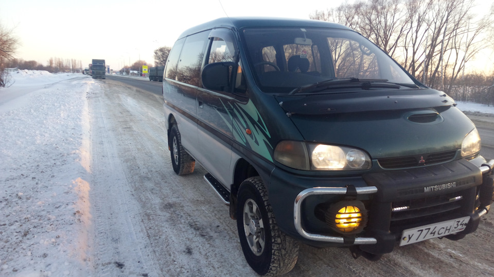 Митсубиси делика 1996 года. Mitsubishi delica 1996 года. Мицубиси делика 1996. Делика 1996 года. Мицубиси делика 1996 года.