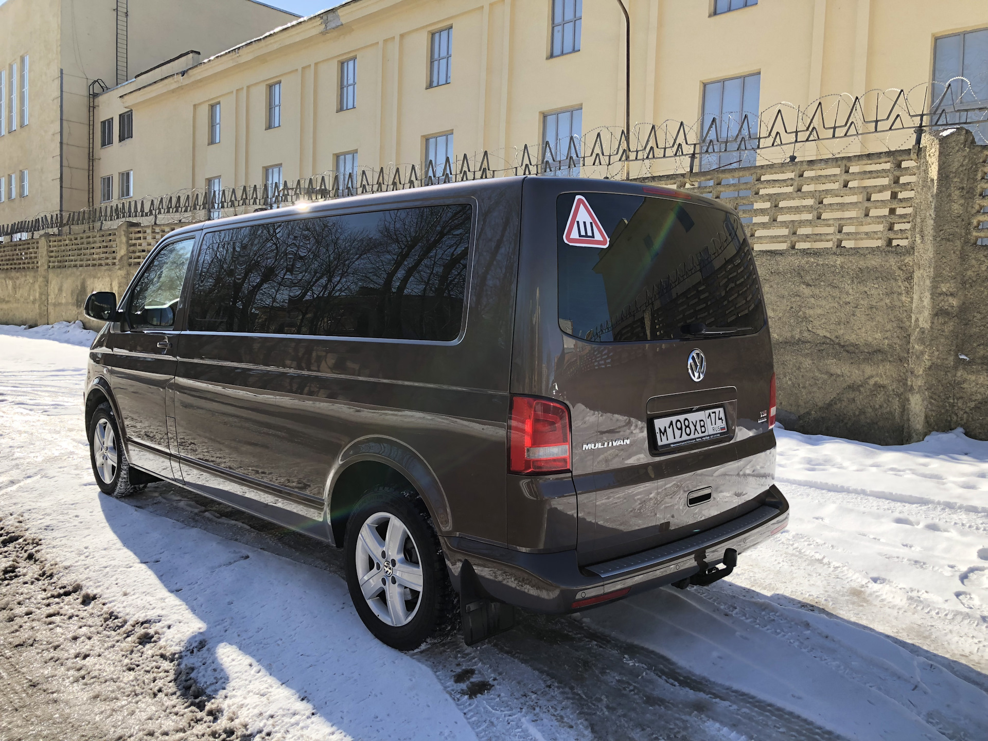 Фольксваген мультивен бензин. Nissan Serena 2006. Ниссан Серена 2006 года. Мультивен длинная база.