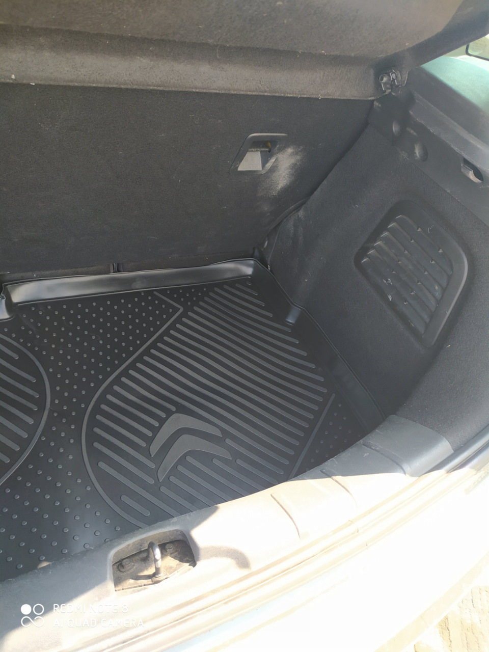 Установка коврика в багажник — Citroen C3 (2G), 1,6 л, 2010 года ...
