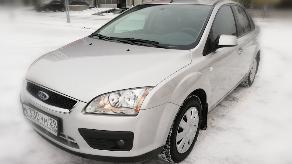 Ford Focus Sedan <V>