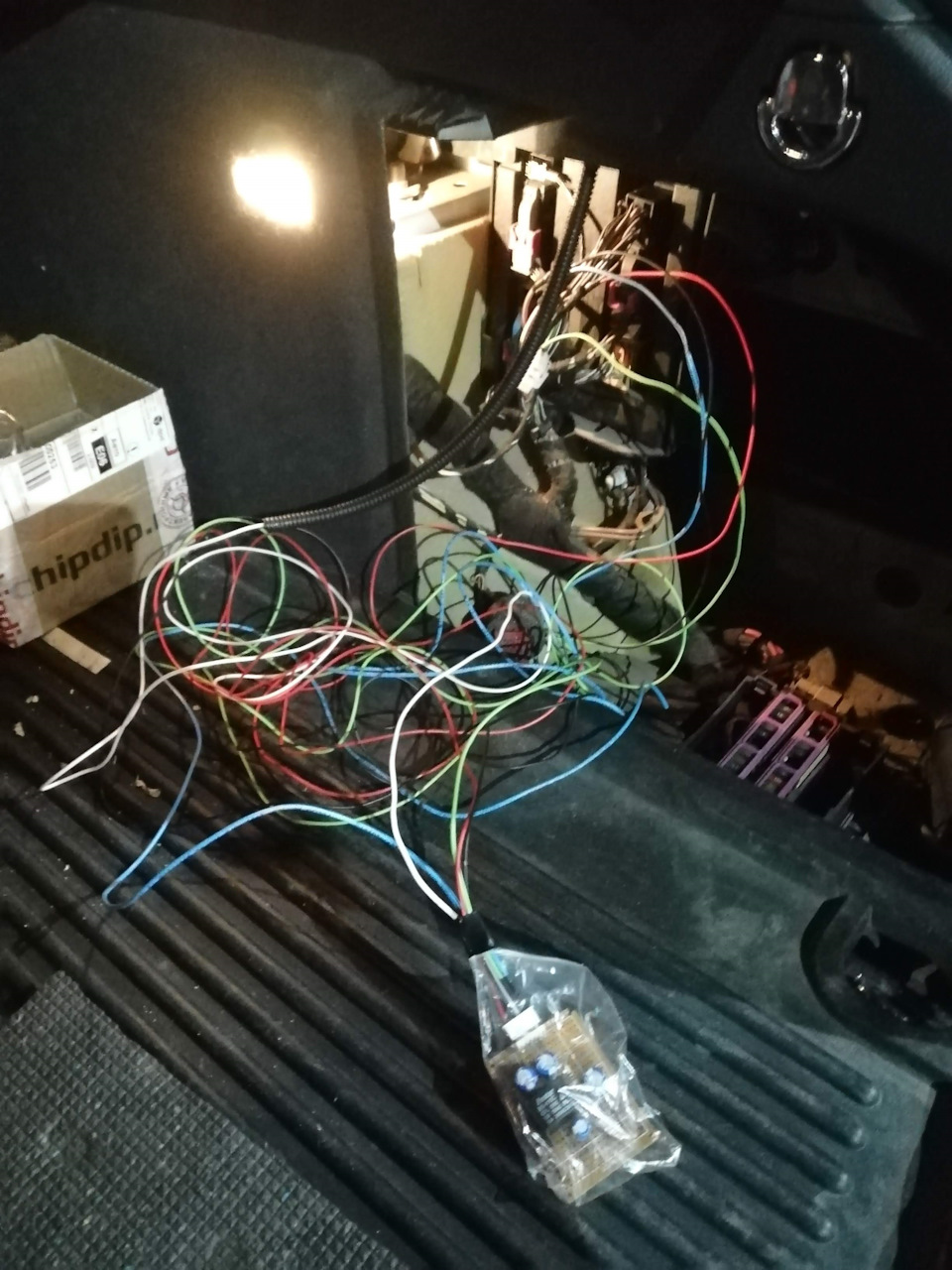 Закрытие двери багажника с кнопки на водительской двери — Audi A4 ...