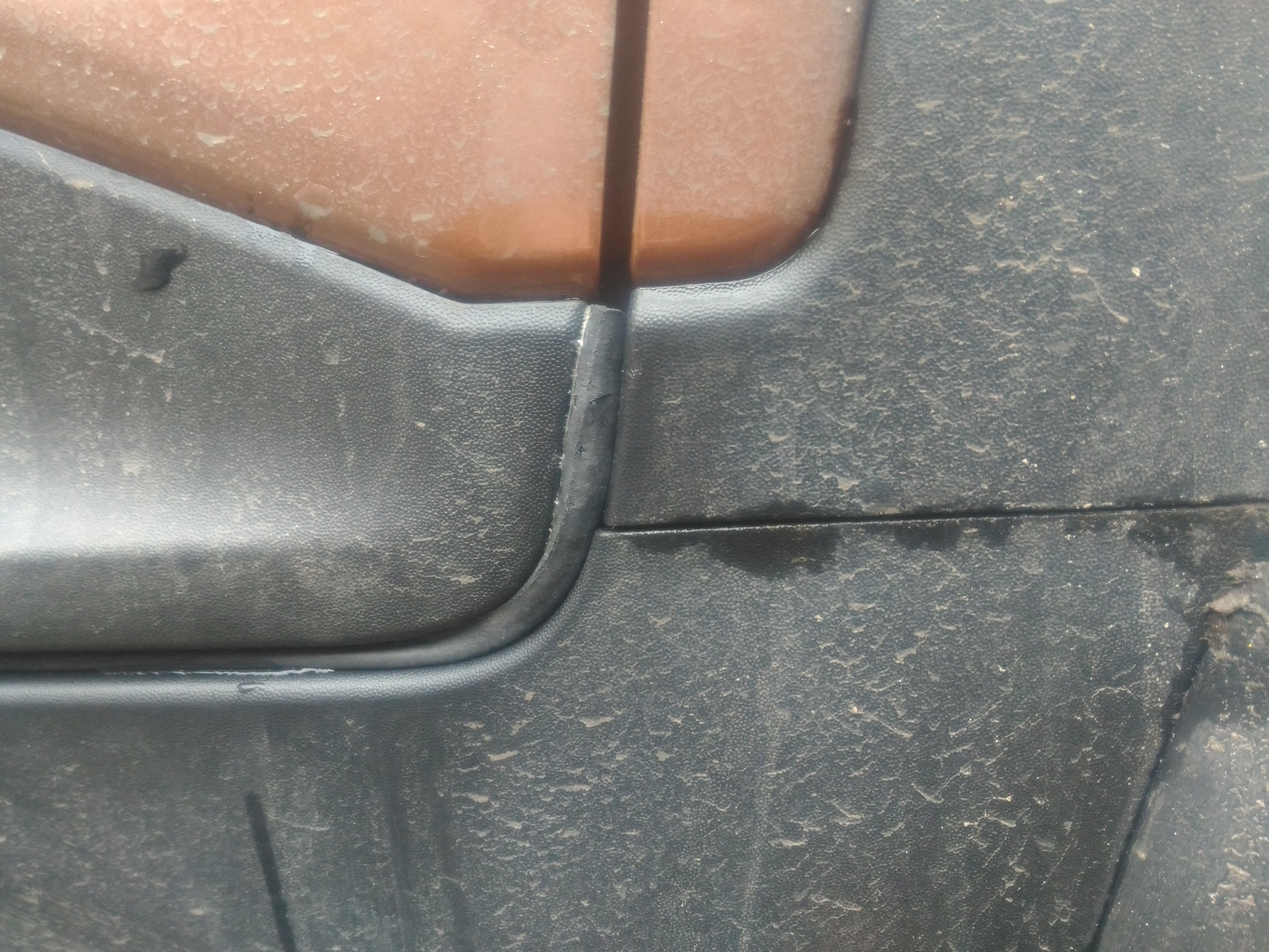 Уплотнитель низа дверей для мерседес кузов w220. Уплотнитель между крышкой багажника и крышей для хендай крета 2016 года. Уплотнительная резинка проёма двери hyundai. Уплотнители на крета 2. Уплотнители на крета 2.