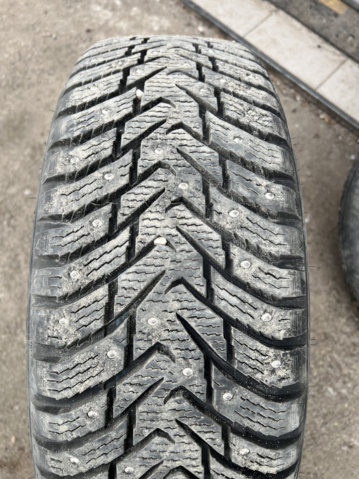 Шины зимние шипованные Nokian 225/65 R17 на Toyota RAV4 (III). Б/у | 10 ...