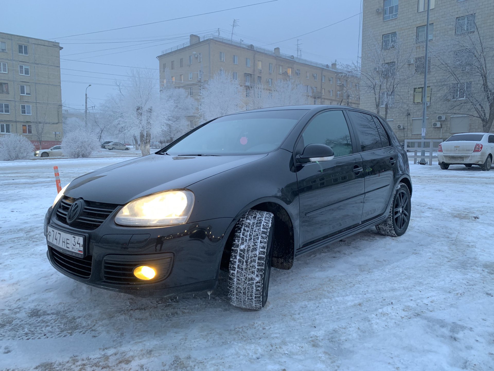 Volkswagen Golf 2008 года черный Южная Осетия. Volkswagen Golf, 2008 бу на авто ру зима.