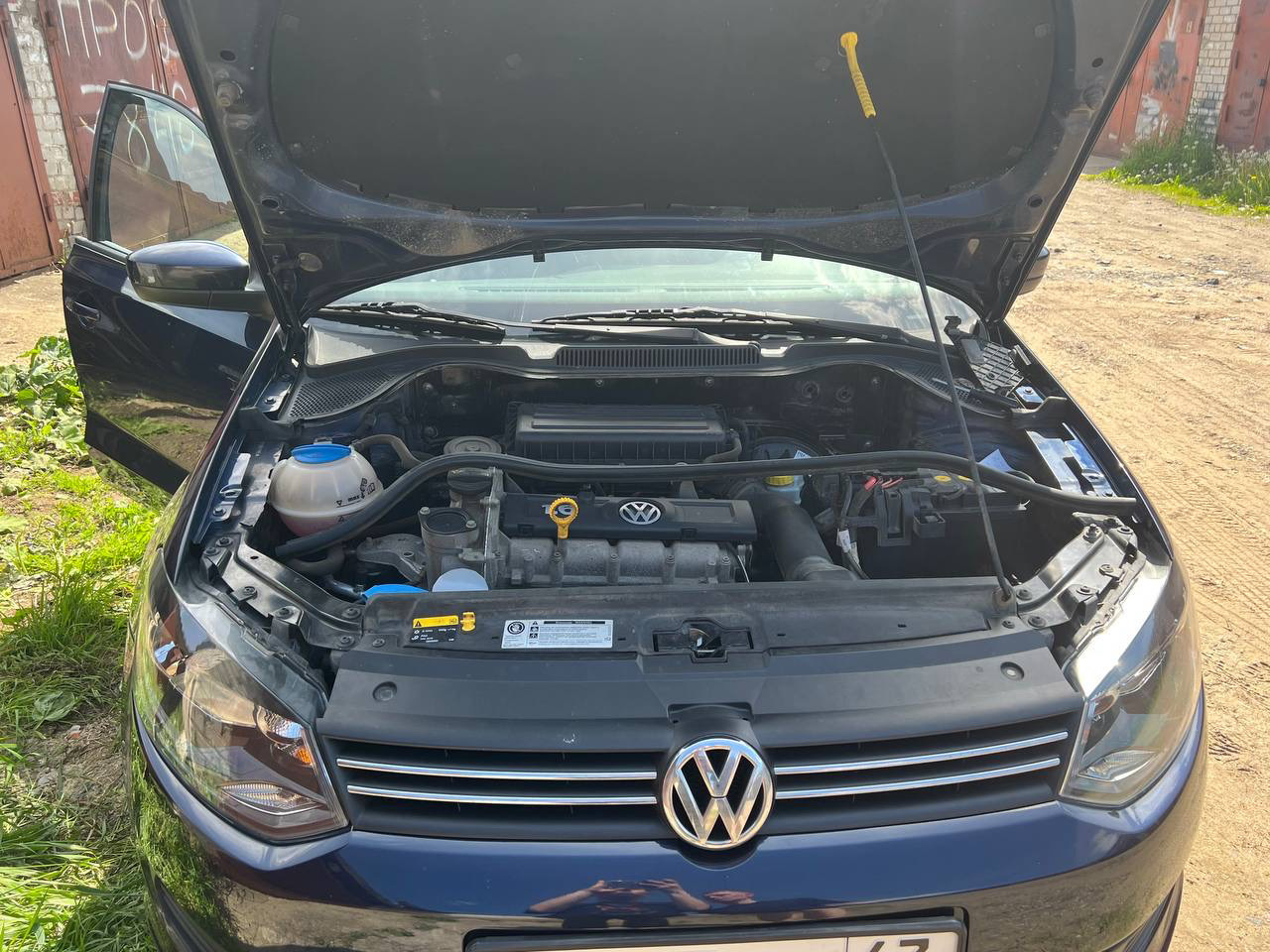 volkswagen polo подкапотка