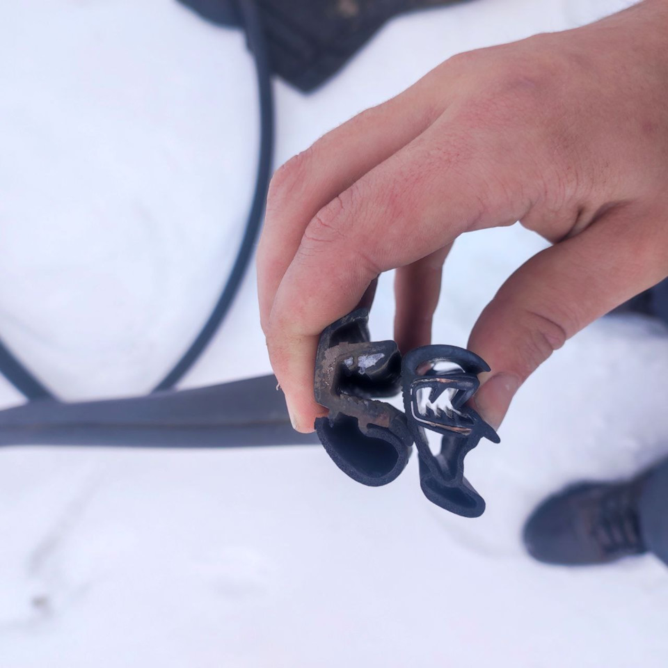 Замена уплотнительных резинок передних дверей — Ford Focus II Sedan, 1 ...