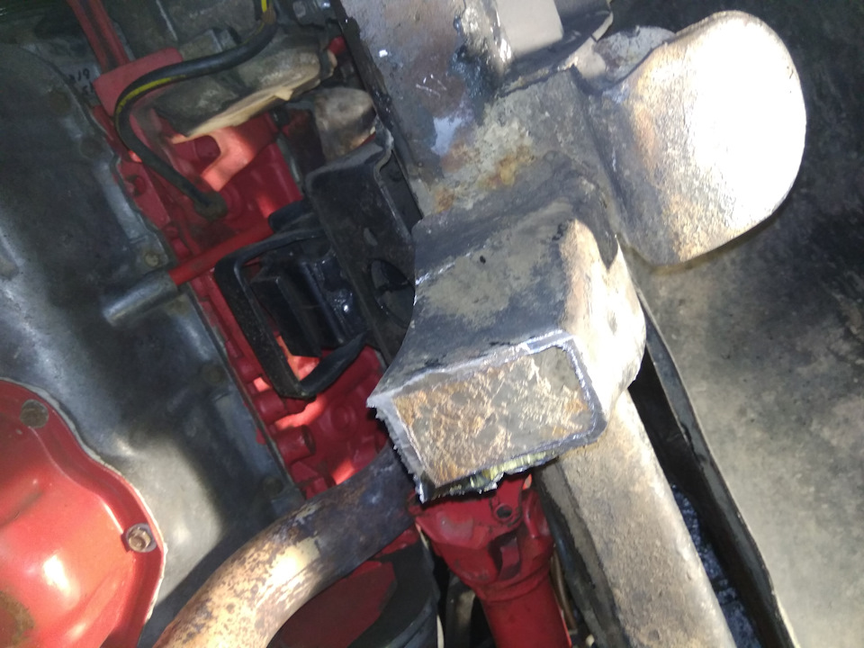 спилил с рамы родные кронштейны, а внутри кекс — Mitsubishi Montero I