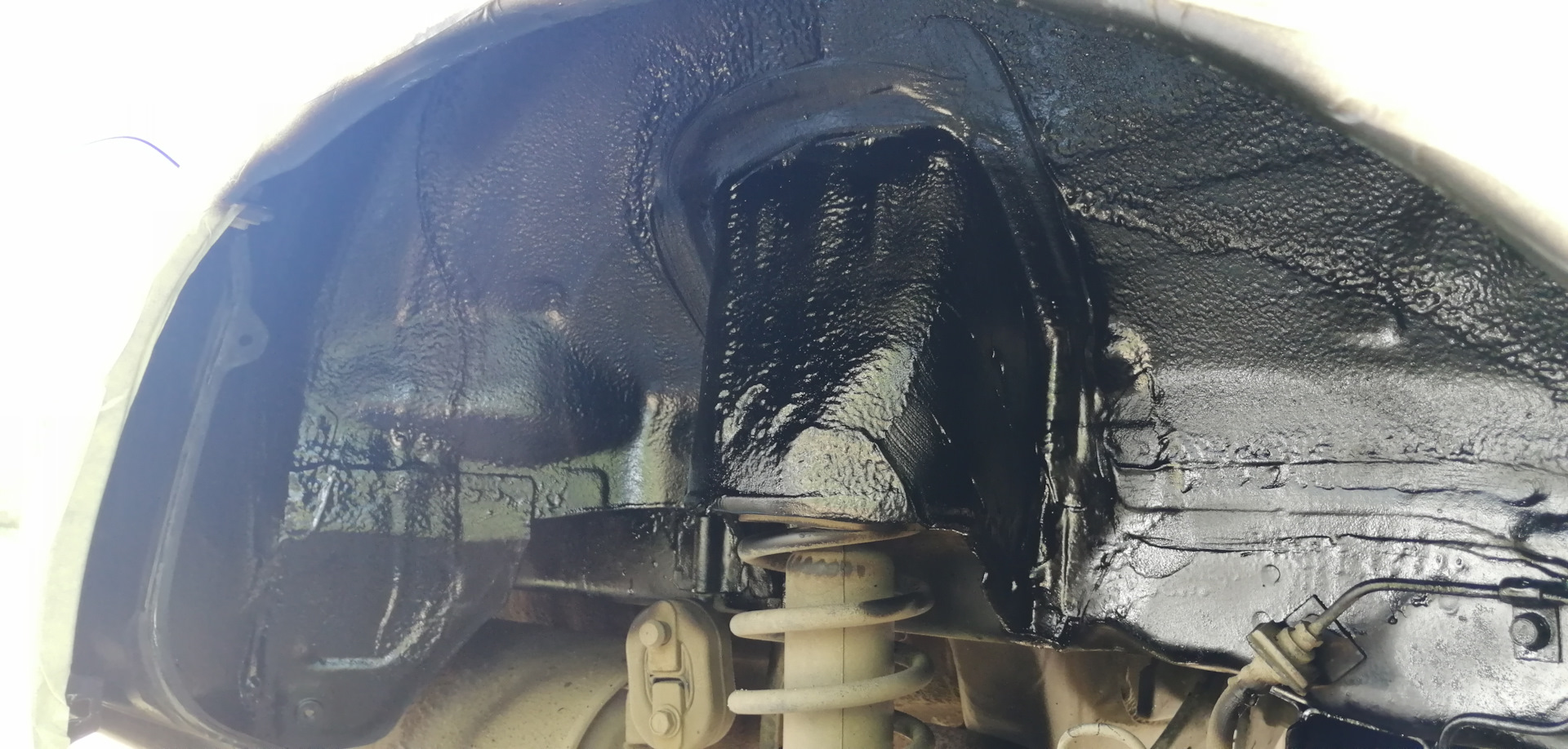 Обработка задних арок битумной мастикой — Mitsubishi Lancer IX, 1,6 л ...