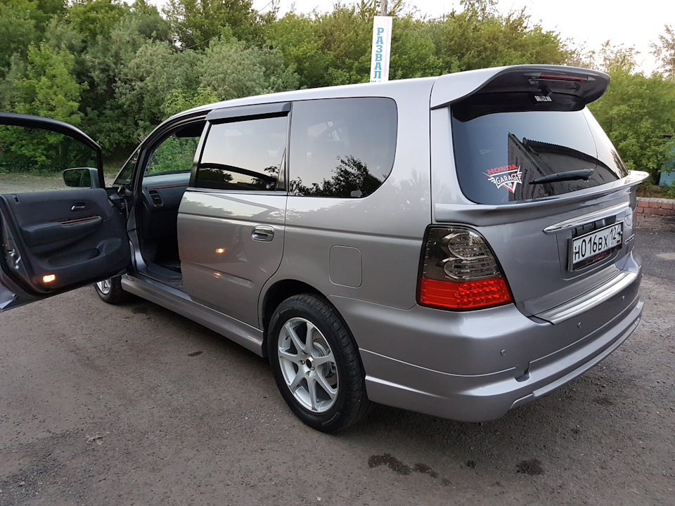 Хонда одиссей авито. Honda Odyssey 2002 absolute. Honda Odyssey 2002 Tuning. Honda Odyssey кузов ra6. Спойлер Хонда Одиссей ra6 modulo..