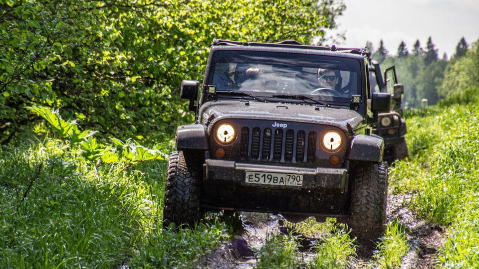 Замена сальников передних полуосей, крестовина полуоси слева — Jeep ...