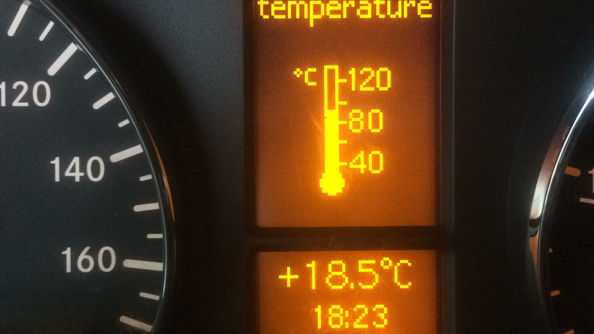 Заправка кондиционера по перегреву на 410 фреоне. Температура двигателя перегрев. Датчик охлаждающей жидкости 2114. Максимальная температура в двигателе автомобиля. Указатель температуры охлаждающей жидкости при перегреве двигателя.