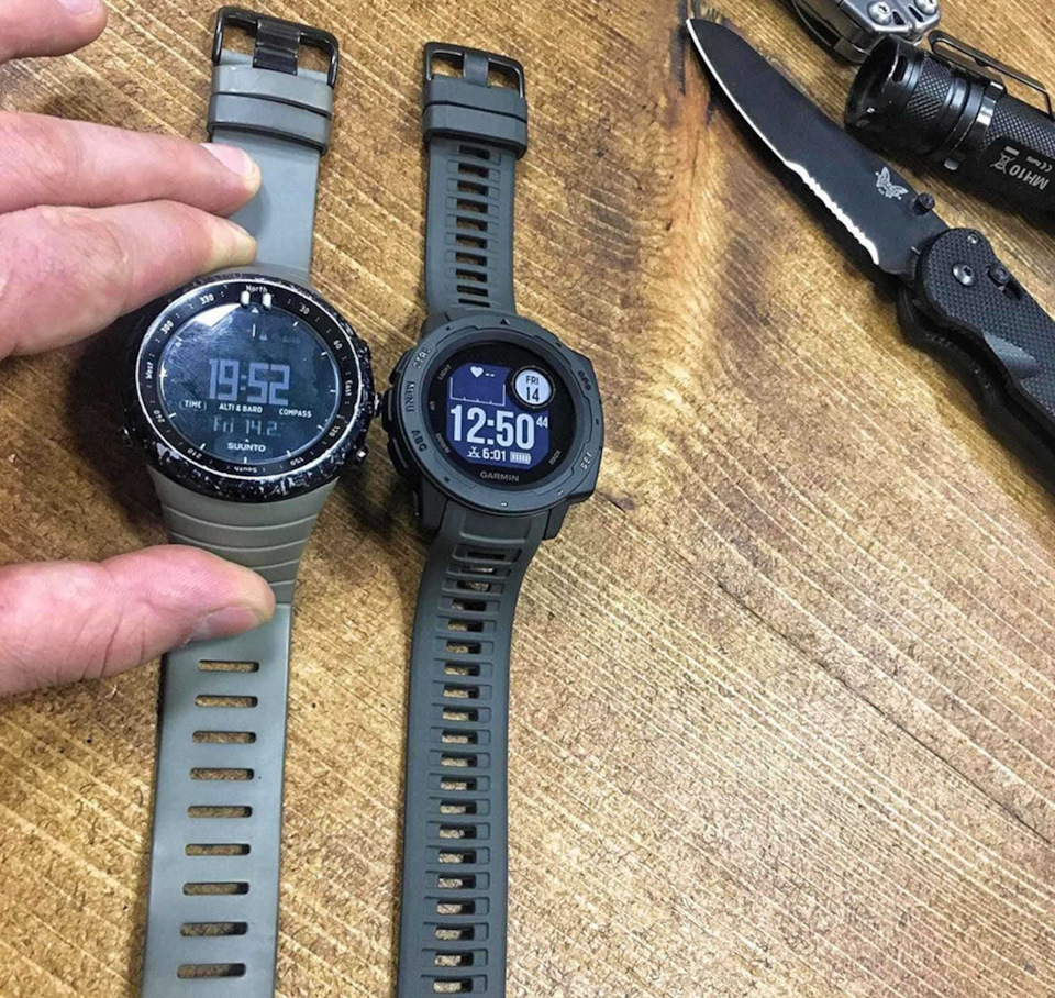 Garmin instinct vs suunto ambit3 hotsell peak