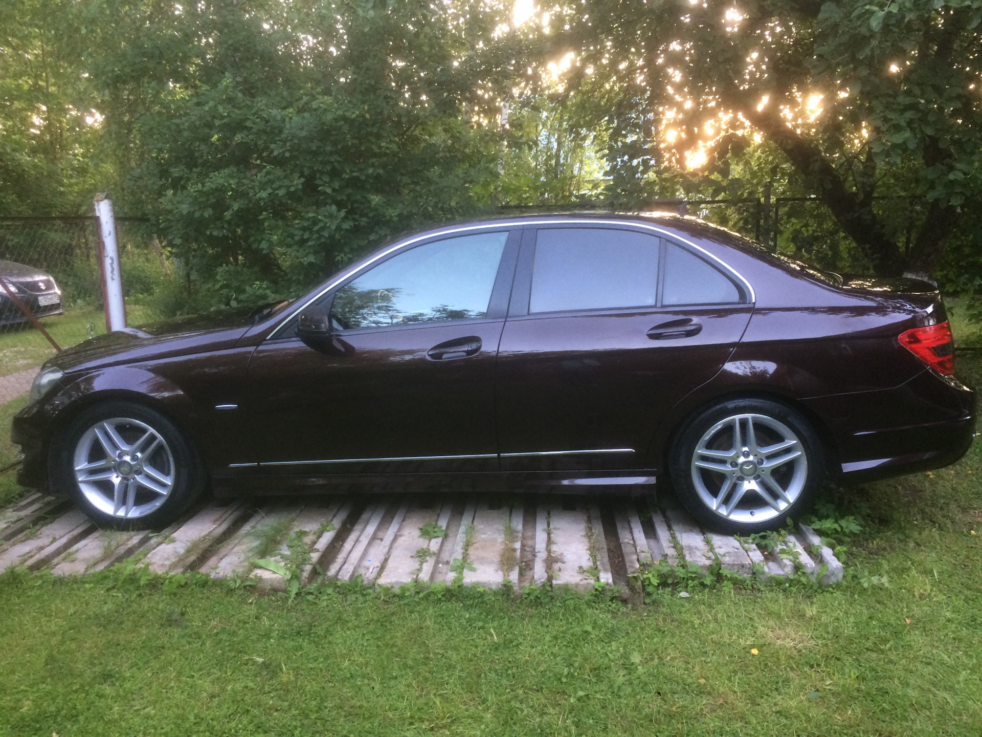 Вензель Карла Бенца на лобовом стекле — Mercedes-Benz C-Class (W204), 1 ...