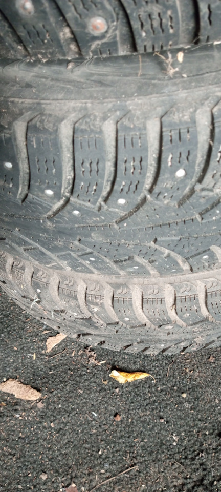 Шины зимние шипованные Nokian 205/55 R16, штампованные диски 6,5Jx16 ...