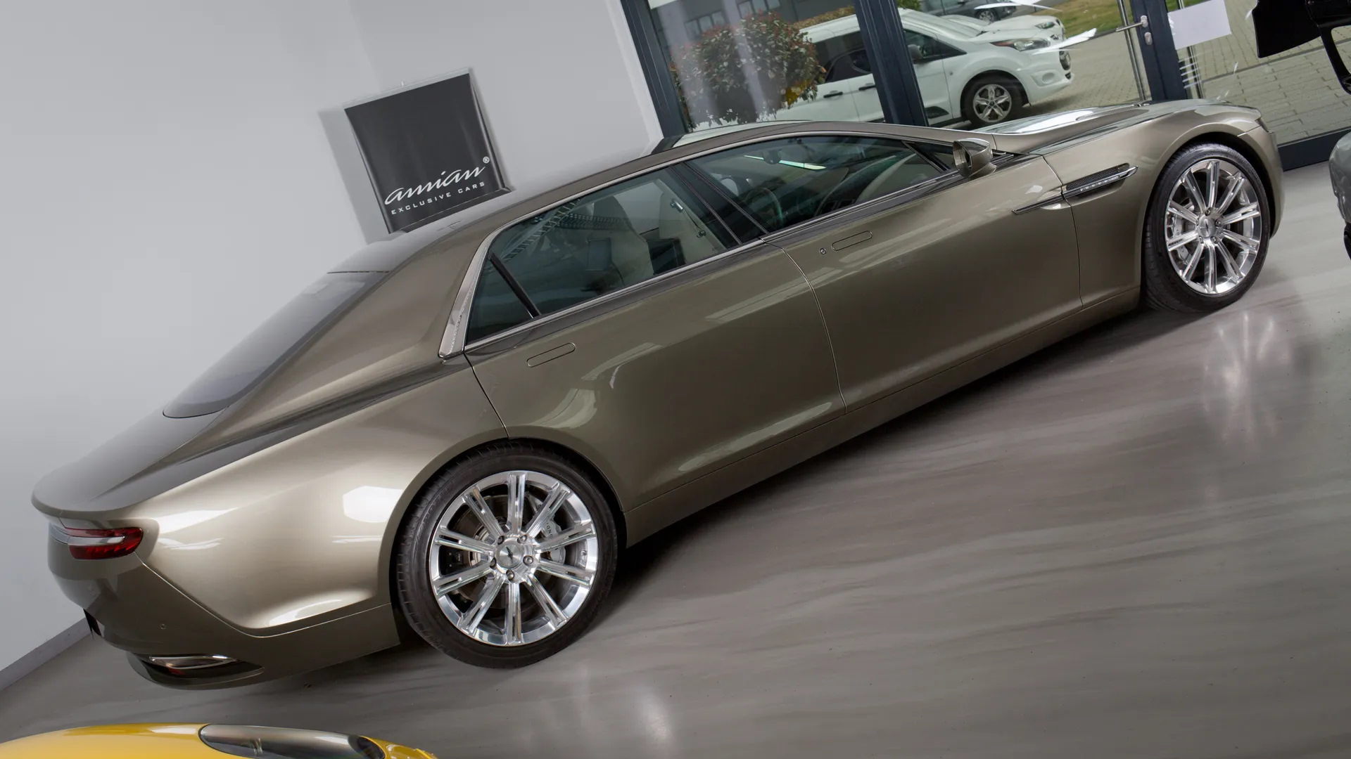 2015 Aston Martin Lagonda taraf