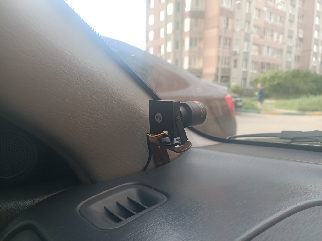 Кронштейн камеры обгона. Камера обгона на 120 короллу. Камера обгона kpc-dnr880 35. Схема подключения обгонной камеры. Крепление для камеры обгона.